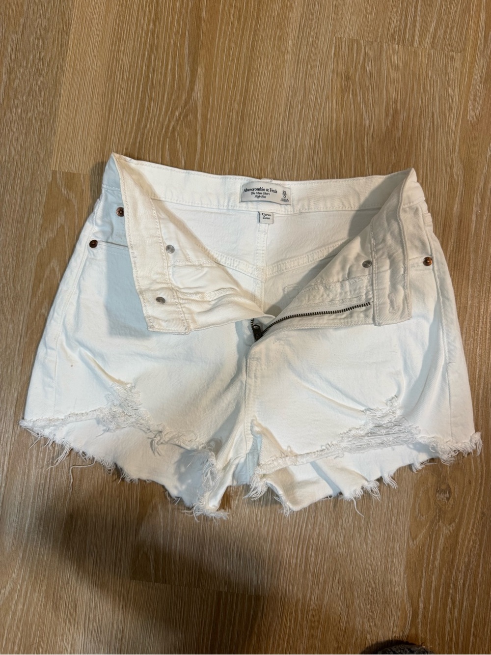 Abercrombie & Fitch The Mom Short High Rise Curve Love